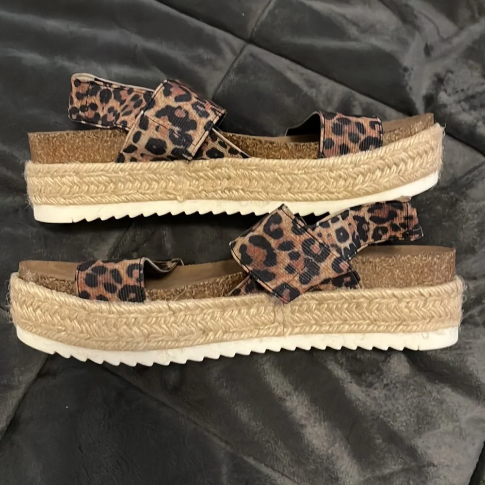 Madden Girl Leopard Platform Sandals, Elastic Bands, Size 5.5,Never Worn Outside - Picture 2 of 4